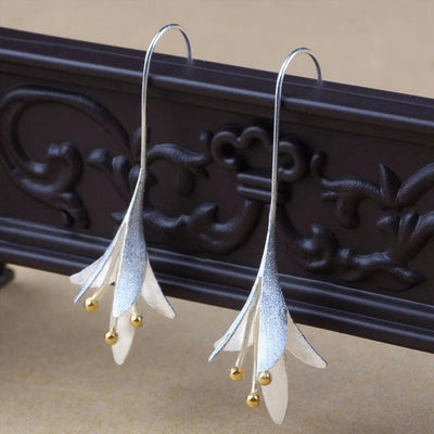 Chic Silver Floral Earrings