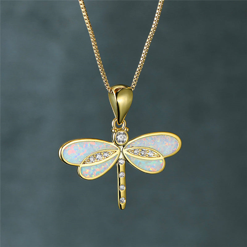 Chic Gold Necklace Featuring a Family of Birds and Opal for a Unique Touch