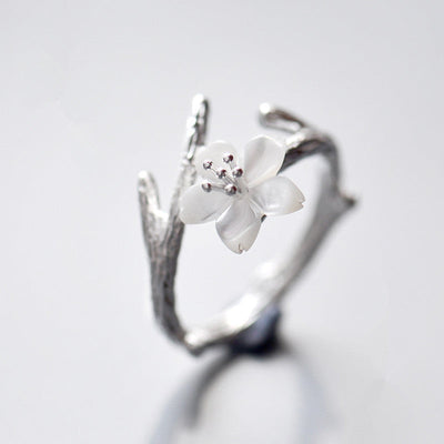 Adjustable Vintage White Blossom Ring