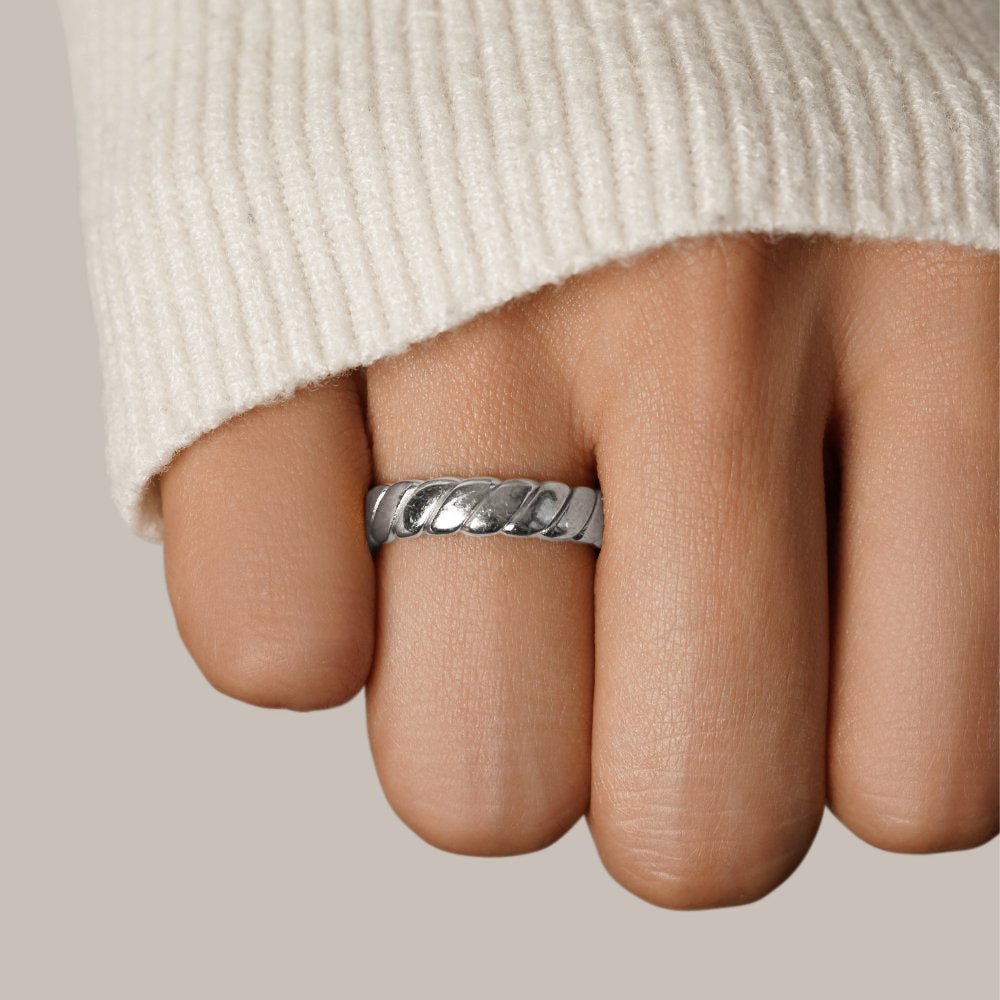 Calira Silver Twisted Infinity Ring