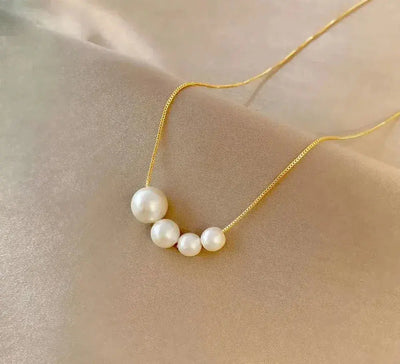 Chic Gold Necklace Adorned with Freshwater Pearls