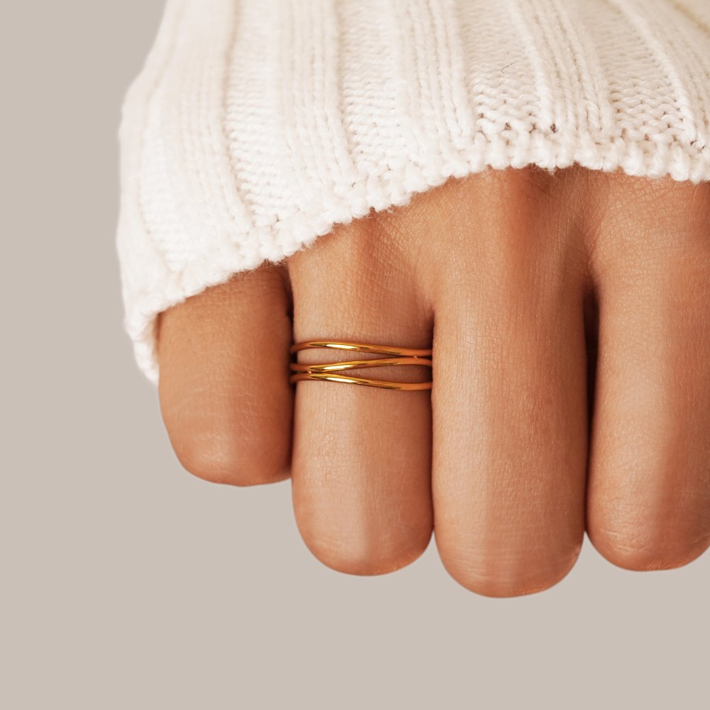 18k Gold Infinity Loop Ring