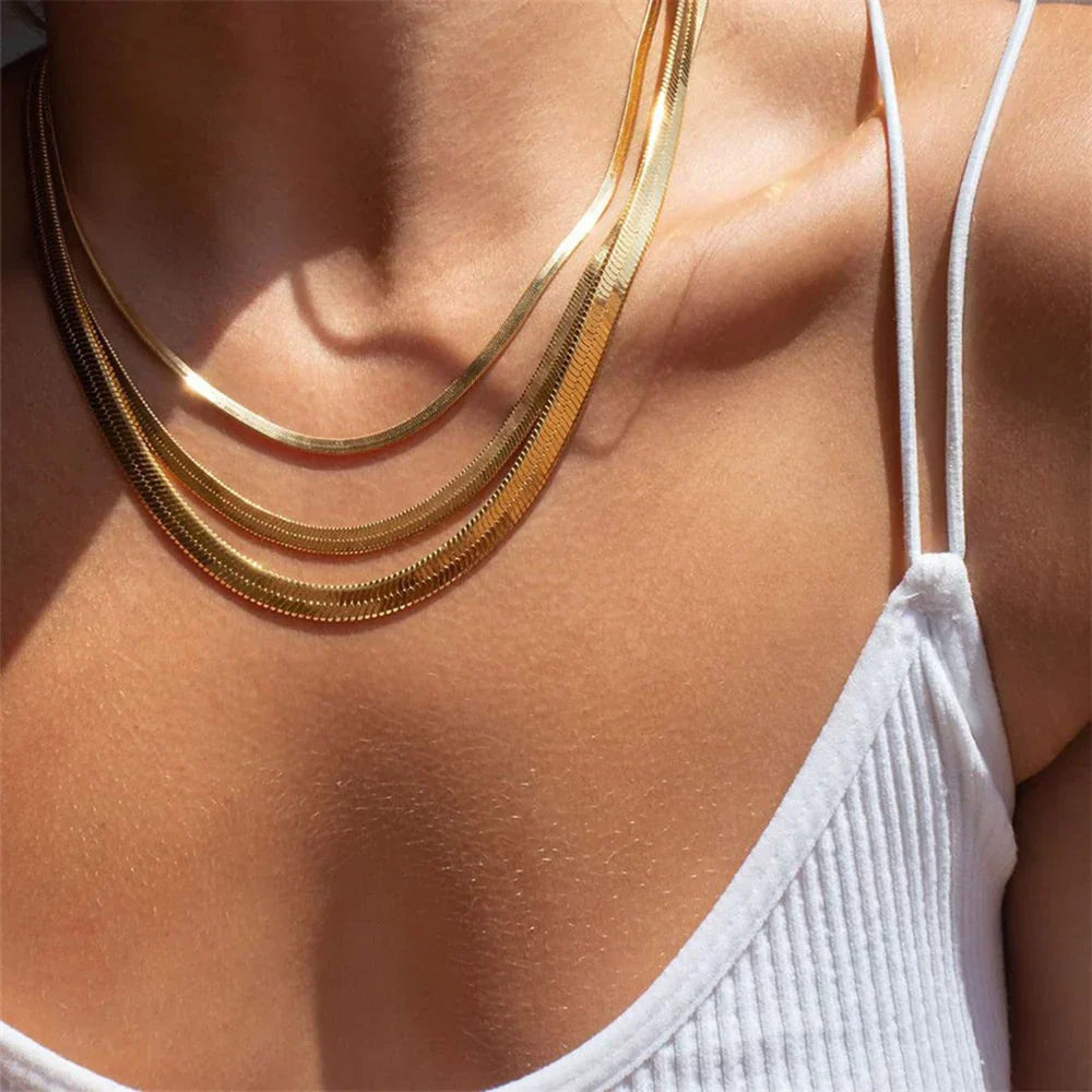Gold Fish-Shaped Necklace by Elizabeth | 18k Gold