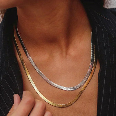 Gold Fish-Shaped Necklace by Elizabeth | 18k Gold