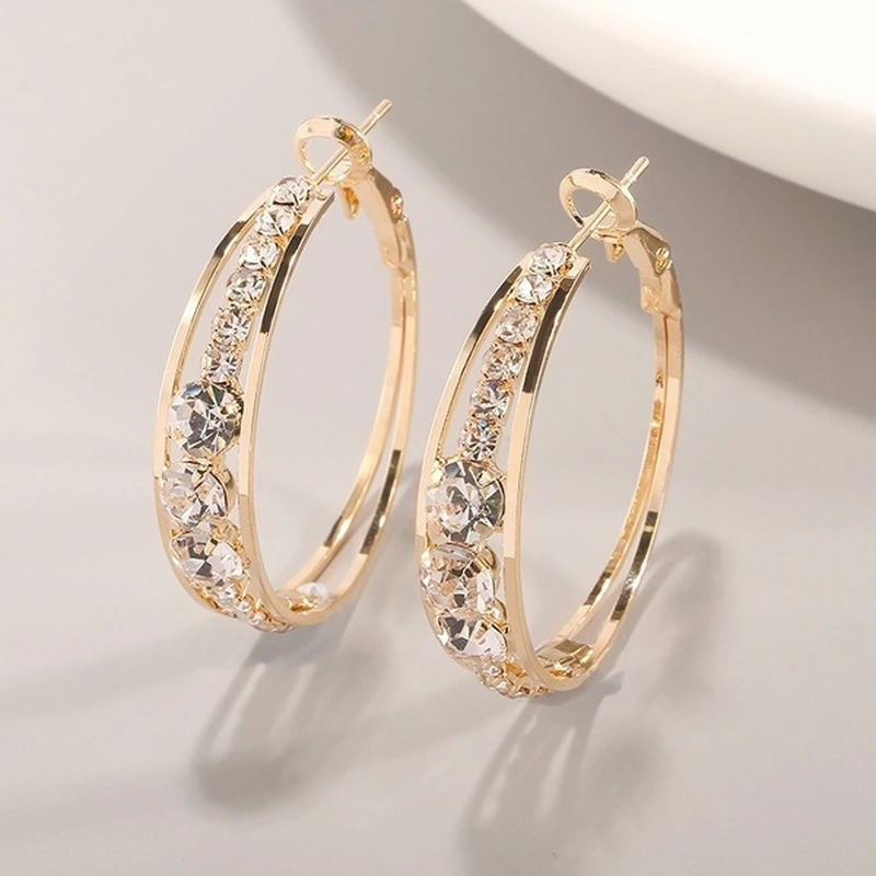Elegant earrings with gold plating.