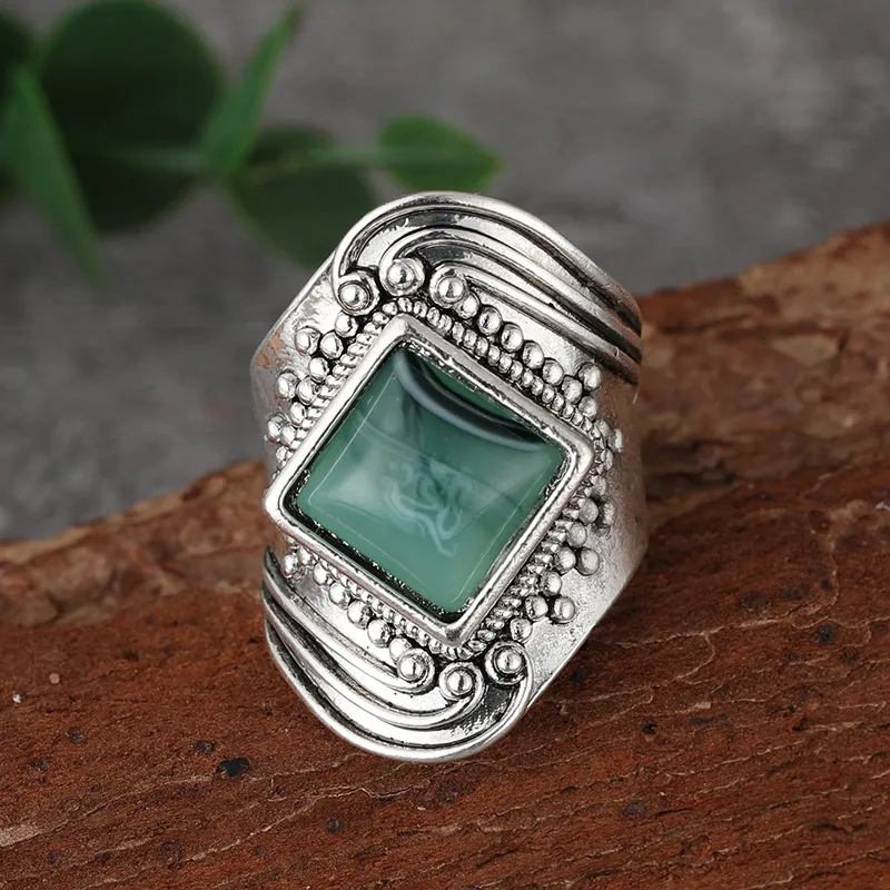 Retro Emerald Stone Ring
