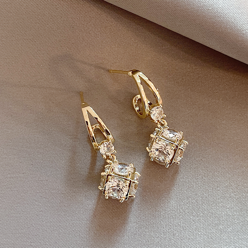 Chic Chunky Gold Zircon Earrings - A Stunning Addition to Any Ensemble