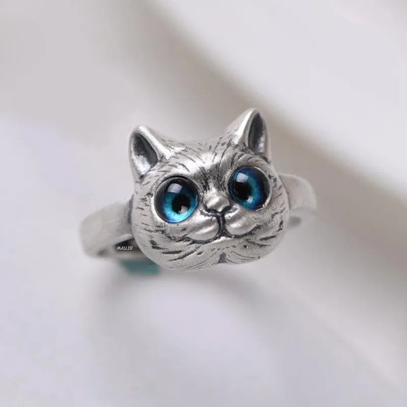 Retro Silver Ring Featuring a Joyful Cat Design