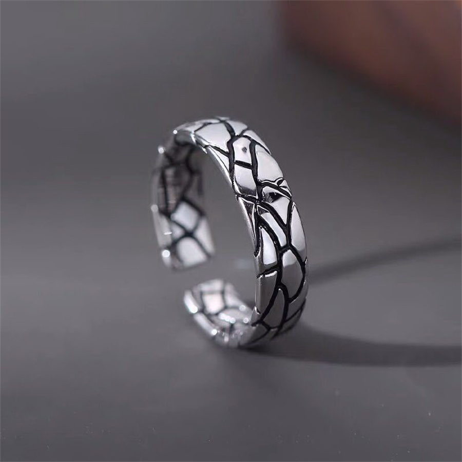Antique Silver Scale-Inspired Ring
