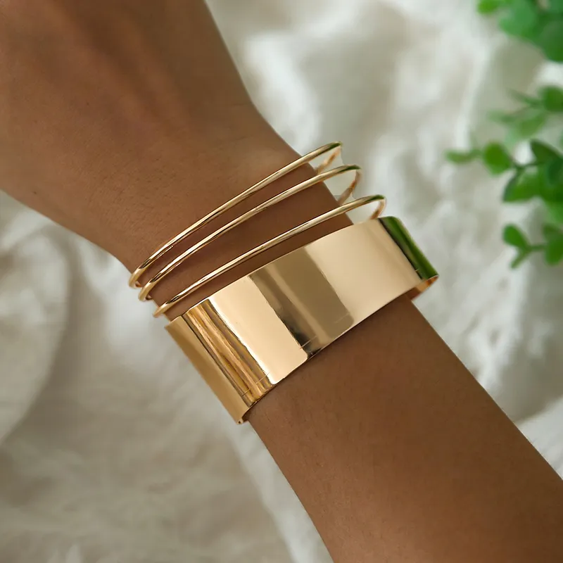 Classic Style Elegant Vintage Gold Bracelet