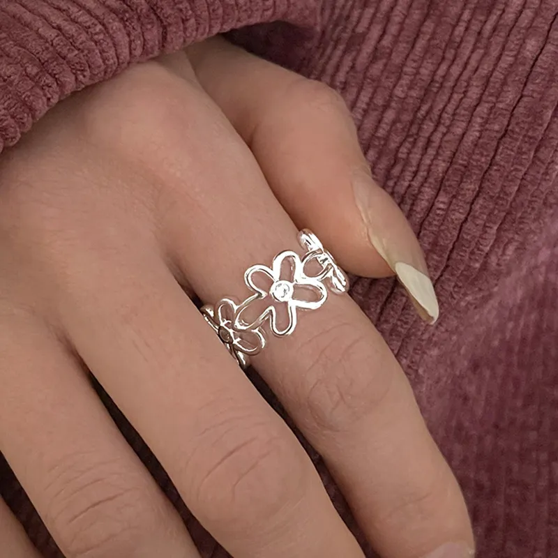 Retro Zirconia Floral Ring