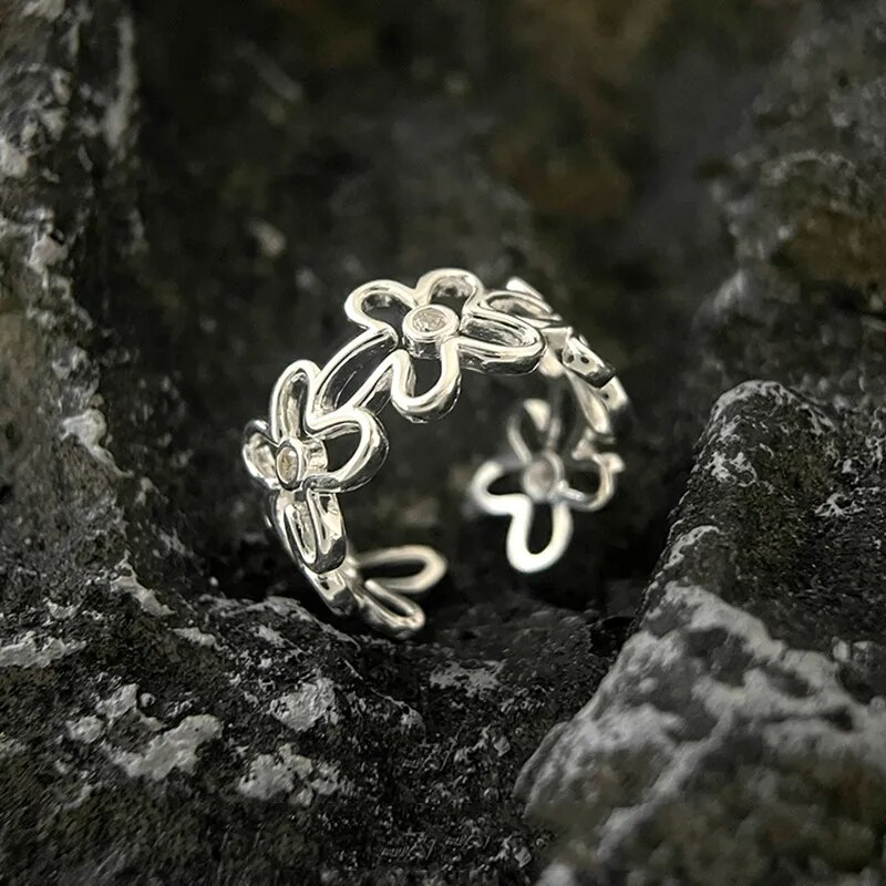 Retro Zirconia Floral Ring