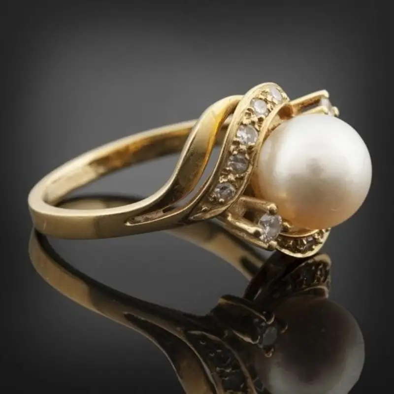Stunning Pearl Ring with Radiant Gold Accents