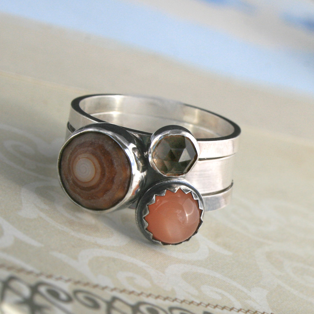 Retro Inlaid Orange Gemstone Ring
