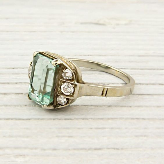 Retro Green Inlaid Glass Ring