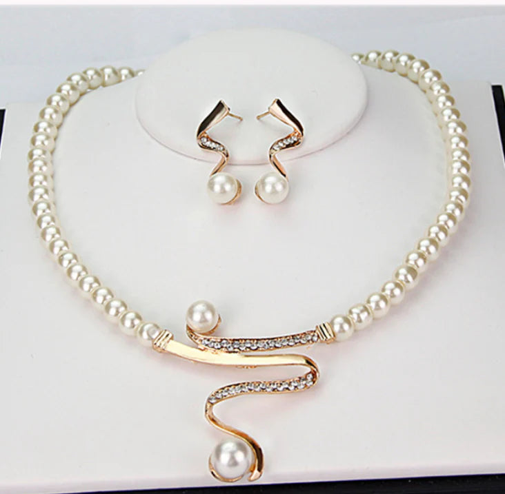 Colette | Set of Natural Pearl Necklace and Earrings