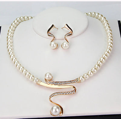 Colette | Set of Natural Pearl Necklace and Earrings