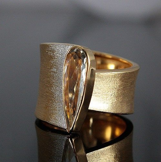 Vintage Gold Ring with a Polished Finish