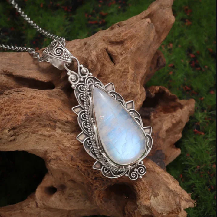 Hedwig Moonstone Pendant Necklace
