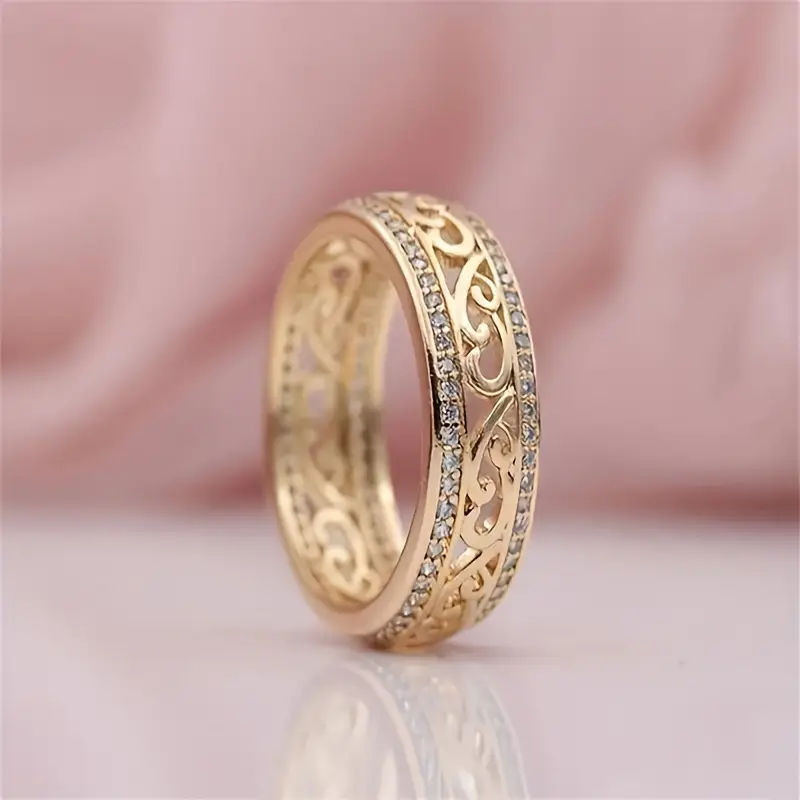 Aurea™ | Radiant Hollow Gold Band