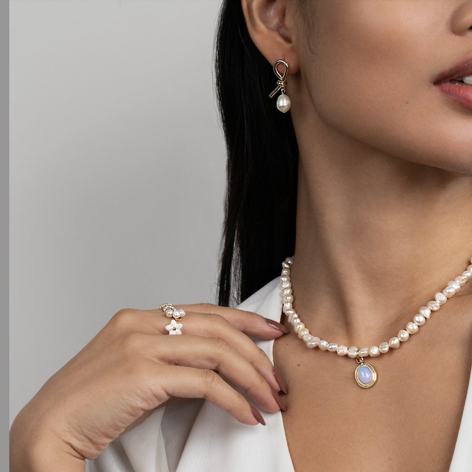 Elaine | Gold Knotted Earrings with Freshwater Pearls