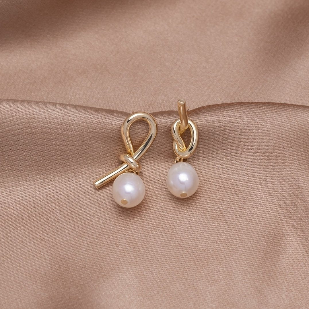 Elaine | Gold Knotted Earrings with Freshwater Pearls