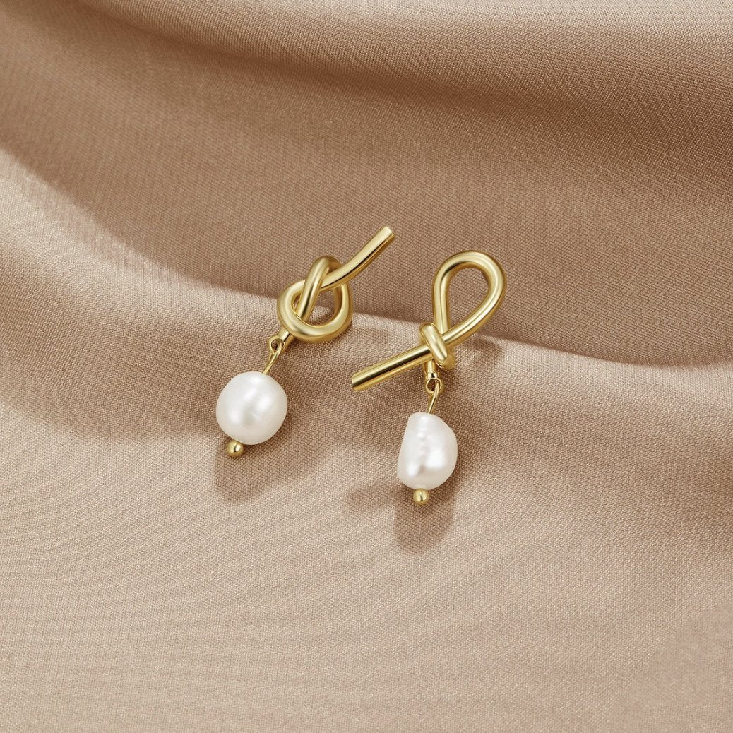 Elaine | Gold Knotted Earrings with Freshwater Pearls