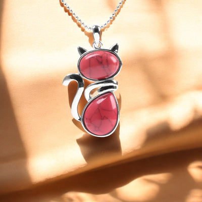 Necklace with cat in genuine stone.