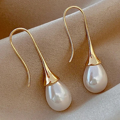 Timeless Helena Pearl Earrings