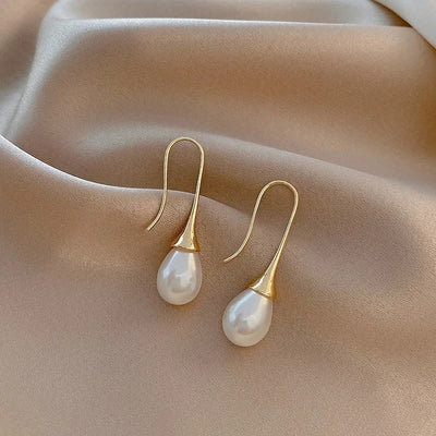 Timeless Helena Pearl Earrings