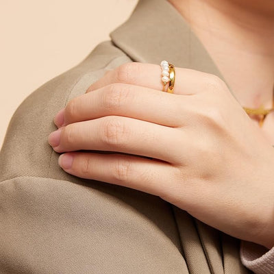 18k Gold Magnolia Ring Adorned with Freshwater Pearls