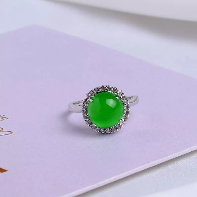 Antique Silver Ring with Emerald Gemstone