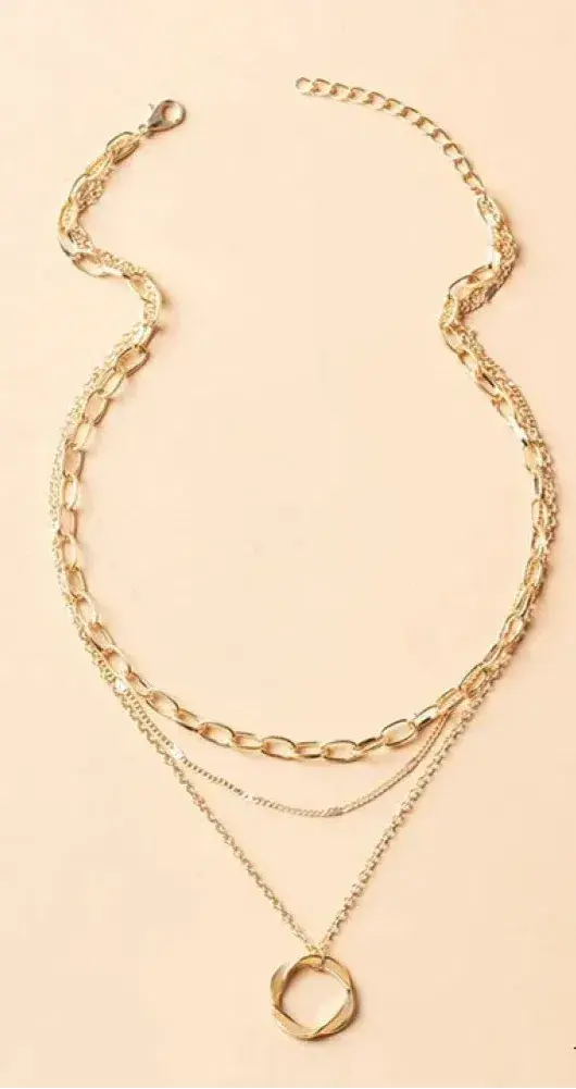 Elegant Gold Layered Necklace with Pendant