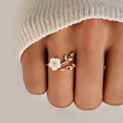 Rise - Elegant White Floral Ring