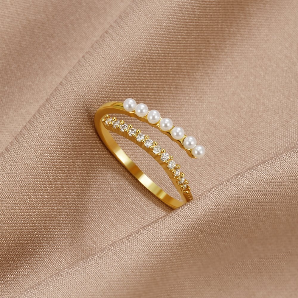 Vanessa | Pearl & Crystal 'Wrap Me' Ring